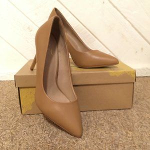 Nude Camel pointed toe stiletto's